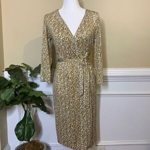 Diane Von Furstenberg New Julian Two in Rare Pattern and Flawless Condition!